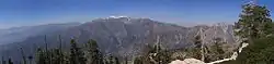 Mount San Antonio ve střední části fotografie