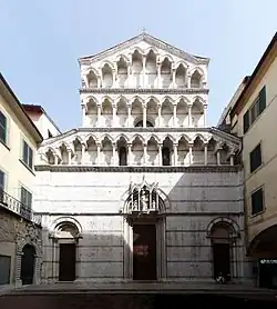 Fasáda kostela