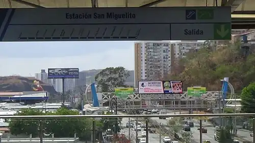 Nástupiště stanice San Miguelito
