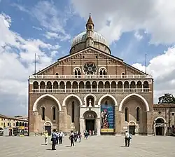 Bazilika sv. Antonína, průčelí