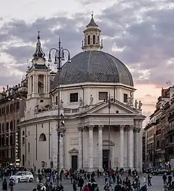 Vlevo Santa Maria dei Miracoli