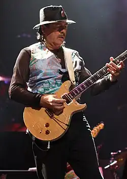 Carlos Santana při vystoupení v roce 2011