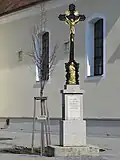 Kříž připomínající zrušený hřbitov