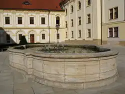 Saturnova kašna na nádvoří