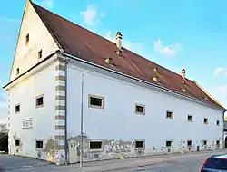 Pohled na bývalou sýpku z ulice Jägerzeile