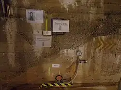část měřících přístrojů a další vybavení