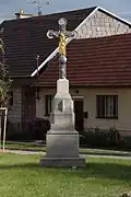 Kříž u kostela
