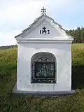 Kaplička na okraji vsi (při cestě od Přídolí)