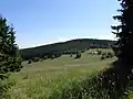 Sedlo Rýchorský kříž s horní částí osídlení Rýchor