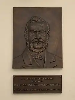 Pamětní deska F. L. Riegra na Riegrově domu.