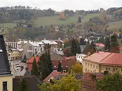 Pohled od východu na centrum Semil a na Podmoklice (hranice je daná Jizerou, vertikálně zhruba uprostřed)