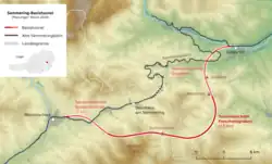červeně: nový úpatní tunel, černě: původní horská dráha Semmering