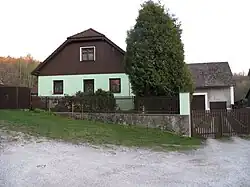 Dům