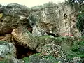 Skála s jeskyní při Nachal Sfunim
