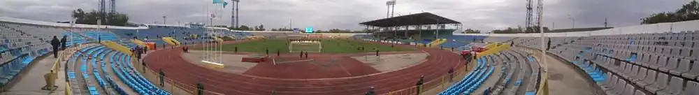 Panoramatický snímek z tribuny stadionu