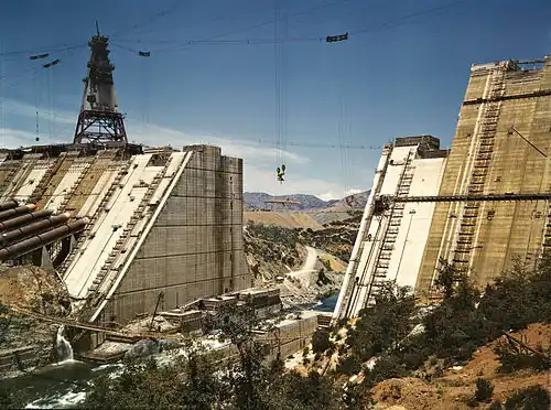 Stavba přehrady Shasta Dam, 1942