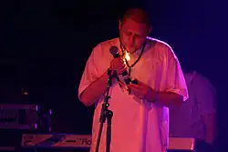 Shaun Ryder při vystoupení se skupinou Happy Mondays na festivalu Coachella v roce 2007