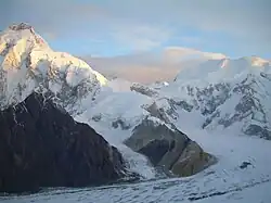 Sia Kangri (vpravo)