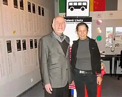 Ředitel International Institute for Information Design v učebně globální vizuální komunikace při jedné ze svých častých návštěv