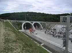 Severní portál tunelu při jeho otevření 23. června 2007