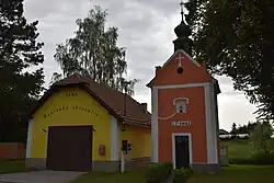 Kaplička a hasičská zbrojnice