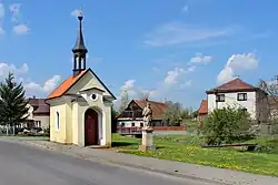 Kaplička sv. Václava v dolní části vsi