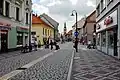 Husova třída, místními zvaná „Londa“, je hlavní pěší zónou města