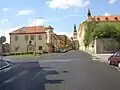 Modletický dům, v pozadí věž staré radnice