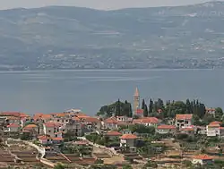 Obec Slatine s kostelem Nanebevzetí Panny Marie