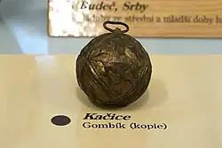 Kopie slovanského gombíku nalezeného v Kačici