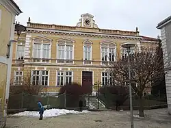 Slavonice,_bývalá_škola_01.JPG