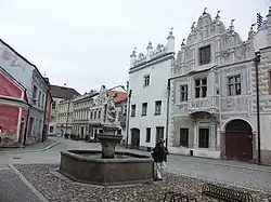 Slavonice, kašna se sochou sv. Floriána.JPG