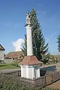 Sloup se sochou P. Marie (Zdechovice), před zámkem, Zdechovice.JPG