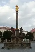 Sloup se sochou Panny Marie a sousoším (Dobruška).JPG