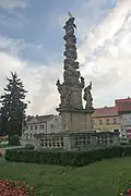 Průčelí sloupu. Stav před rekonstrukcí 2019–2020