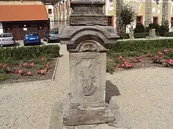 Sloup u muzea 1.JPG