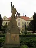 Sloupnice,_Socha_svobody_-_pomník_obětem_válek.jpg