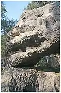 Skalní okno Slunečná brána na úbočí Kamenského vrchu