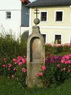 výklenková kaplička v centru Slupečné