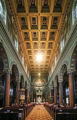 Interiér smíchovského farního kostela sv. Václava.