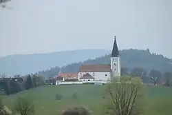 Farní kostel Proměnění Páně v Hradešicích.
