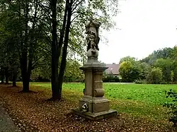 Socha Panny Marie v Dolních Kralovicích (Q94447364).jpg