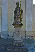 Socha před kostelem
