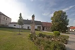Socha sv. Jana Nepomuckého (Mlázovice), Novopacká, Mlázovice.JPG