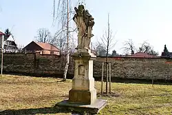Socha sv. Jana Nepomuckého (Prostějov-Vrahovice), v parku u kostela, Prostějov-Vrahovice.jpg