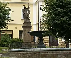 Socha sv floriana broumov.jpg