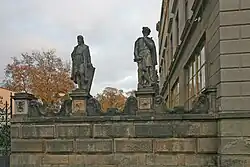 Sochy - dvě čtveřice soch na balustrádách (Hořice), Husova 02.JPG
