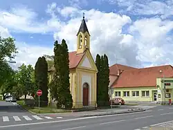 Kaple sv. Václava v centru obce
