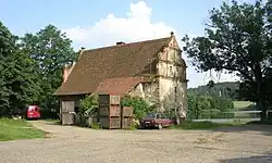Solopysky, špejchar a Dolní solopyský rybník.jpg