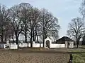 Vchod na hřbitov (pohled od kaple)